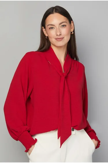 توب واليس أحمر بأكمام طويلة