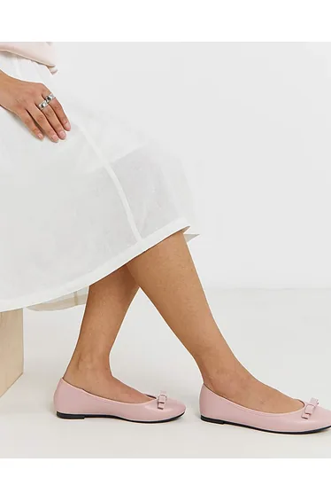 حذاء بالية بفيونكة