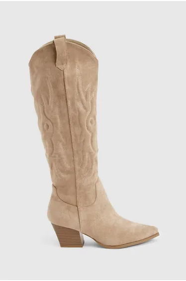 بوت بوهو باللون البيج بطول الركبة