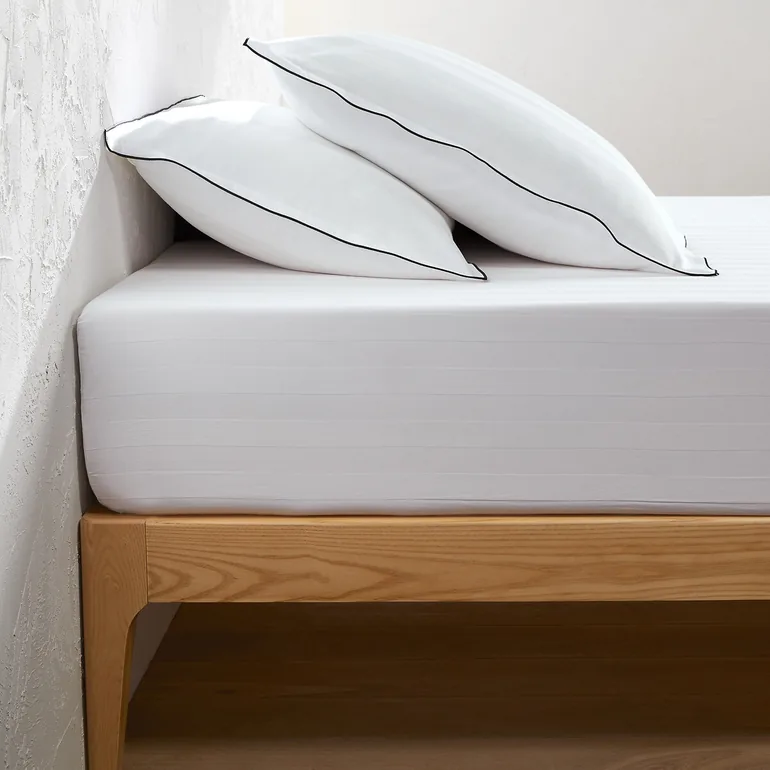 شرشف سرير قطن ساتان مغسول مخطط بحواف مطاطية