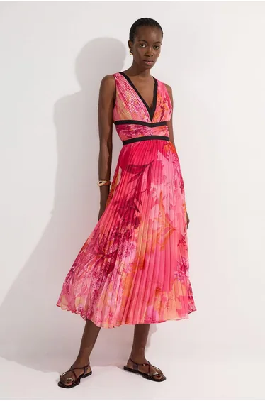 فستان ماكسي بكسرات بصدر مفصل بطبعة أزهار