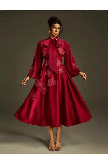 فستان ماكسي ساتان بربطة بأزهار لون أحمر