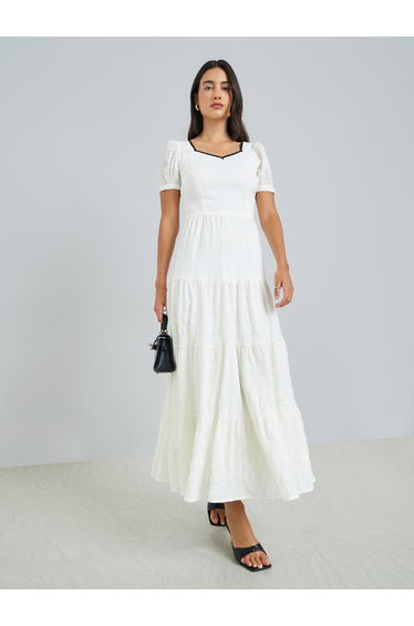 Cream Textured Sweetheart Neck Maxi Dress