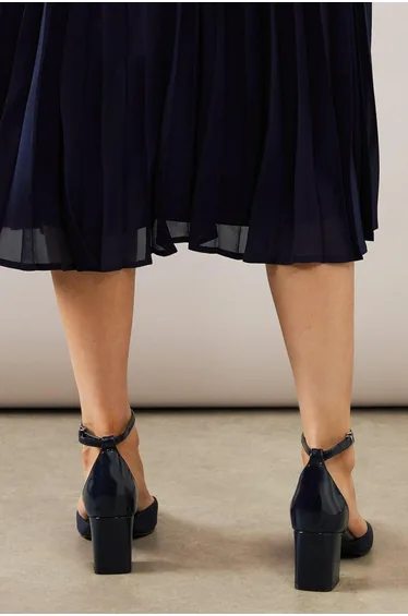 Wide Fit Dollis Pointed Two Part Toe Cap High Block Heel Court Shoes