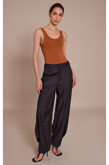 Black Woven Button Barrel Leg Seam Trousers