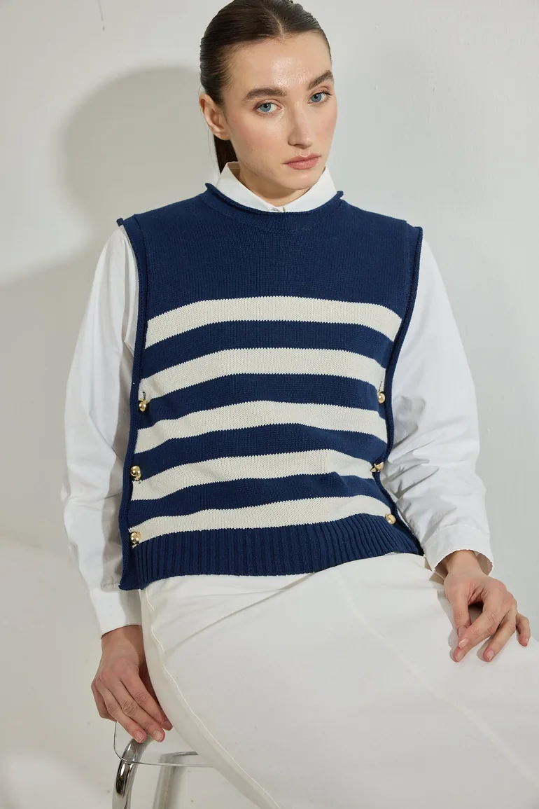STRIPED KNITTED SWEATER