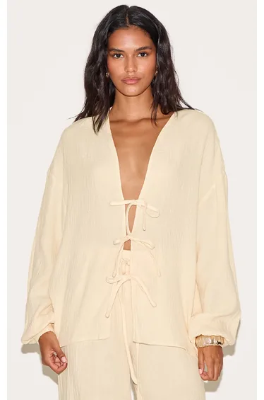 قميص بقماش شاشي بربطة أمامية لون أصفر 