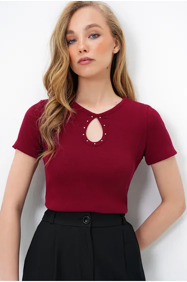 Women's Burgundy Crew Neck Drop Cut Pearl Clasp Camisole Blouse