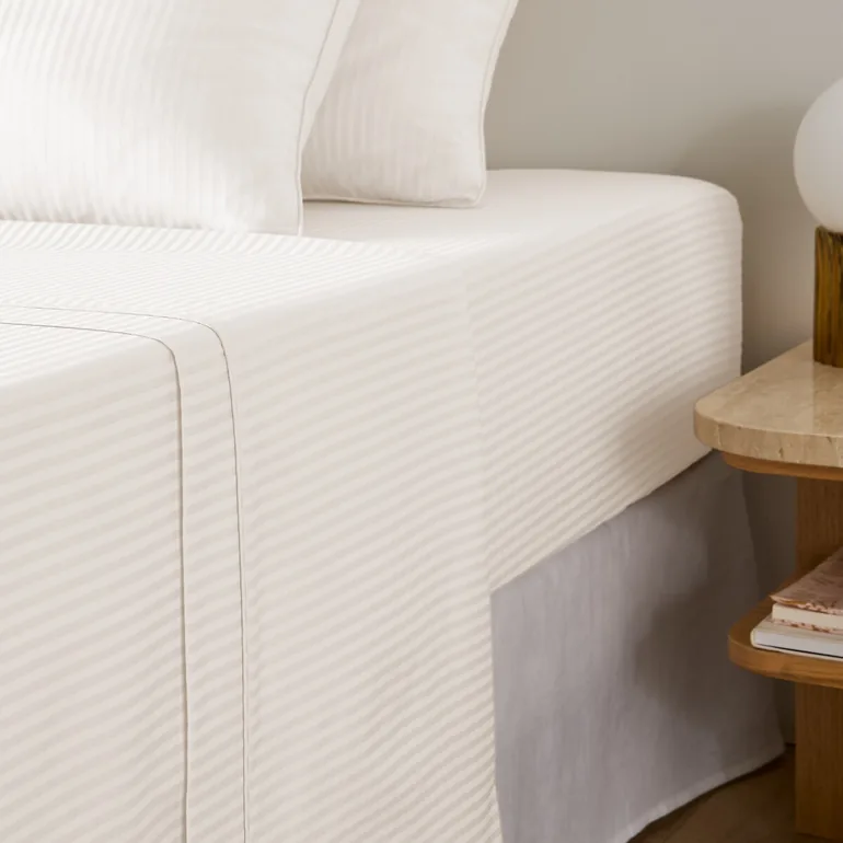 شرشف سرير قطن ساتين مخطط