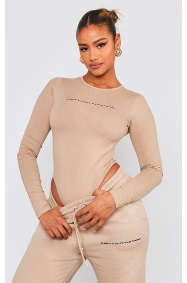 PRETTYLITTLETHING Mocha Logo Long Sleeve Bodysuit