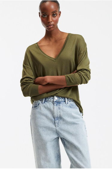 Fine Knit Jumper/Sweater with V-Neck