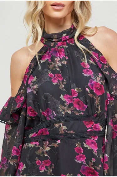 فستان ميدي بكشكش بأكتاف مفتوحة بياقة هالتر