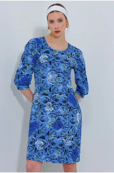 فستان بأكمام 4/3 بتطريز أزهار