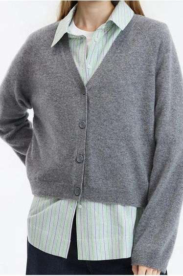 Fine Cashmere Knit Cardigan with Button Fastening