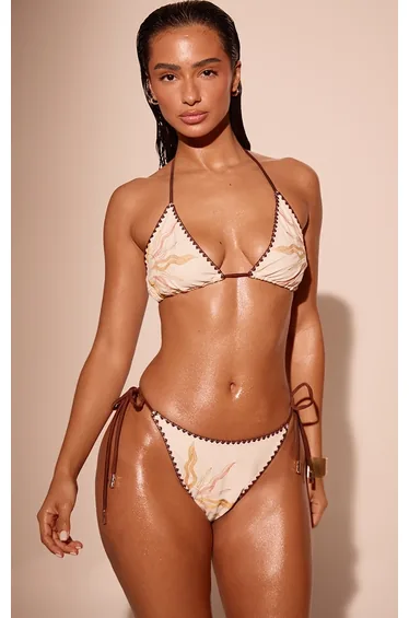 توب بكيني بتصميم مثلث بتطريز - كريمي