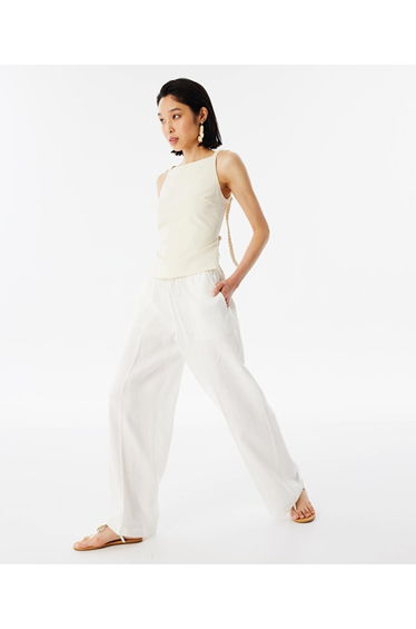 Backless t-shirt with knitted straps