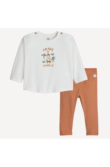 T-Shirt/Leggings Outfit