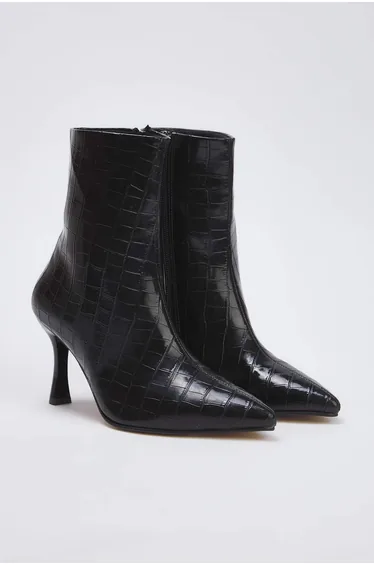 بوت ترينديول باللون الأسود