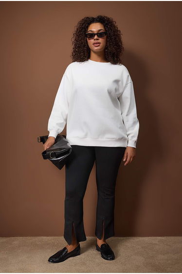 White oversize/loose cut basic crew neck thick/fleece lined knitted sweatshirt