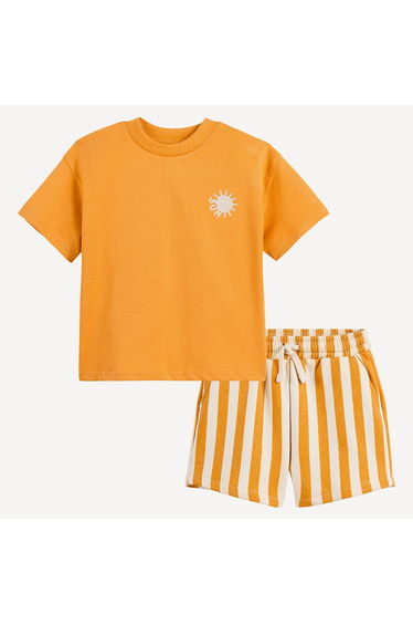 T-Shirt and Striped Shorts in 2 Piece Set