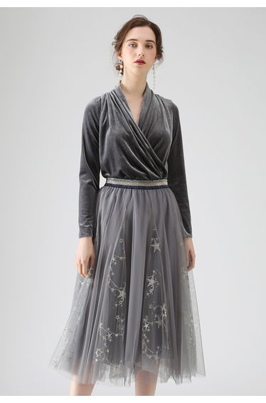 Dazzling Stars Tulle Midi Skirt in Grey