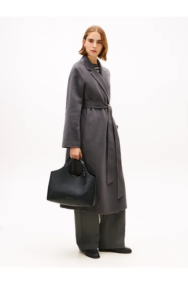 حقيبة يد تومي هيلفيغر باللون الأسود