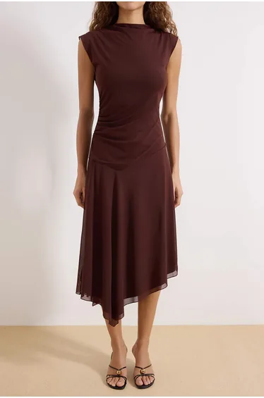 فستان ترينديول شيفون بني قصير على شكل حرف A