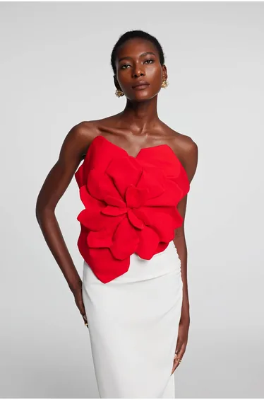 تيشيرت أحمر بلا أكمام سترابليس