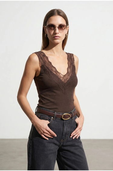 Dilvin Fitted Sleeveless Lace Blouse