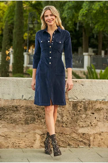 فستان مخمل بأزرار أمامية