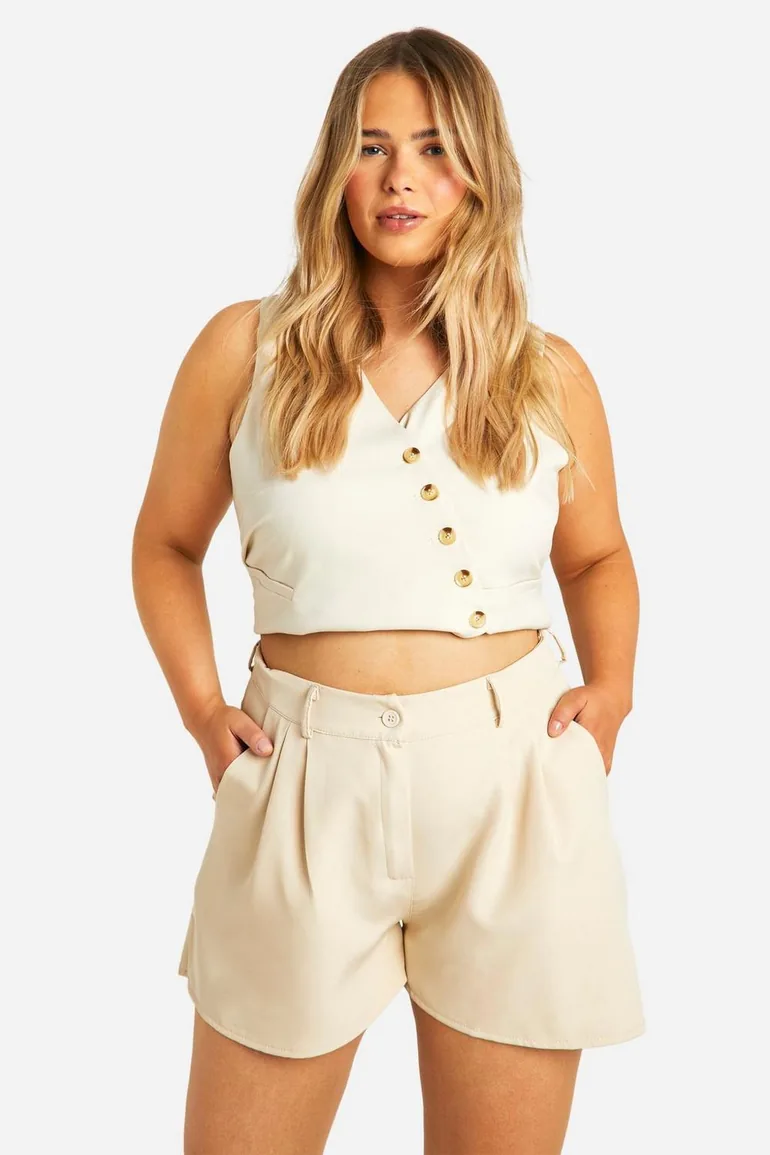 Plus Woven Tailored Split Hem Detail Short - 2