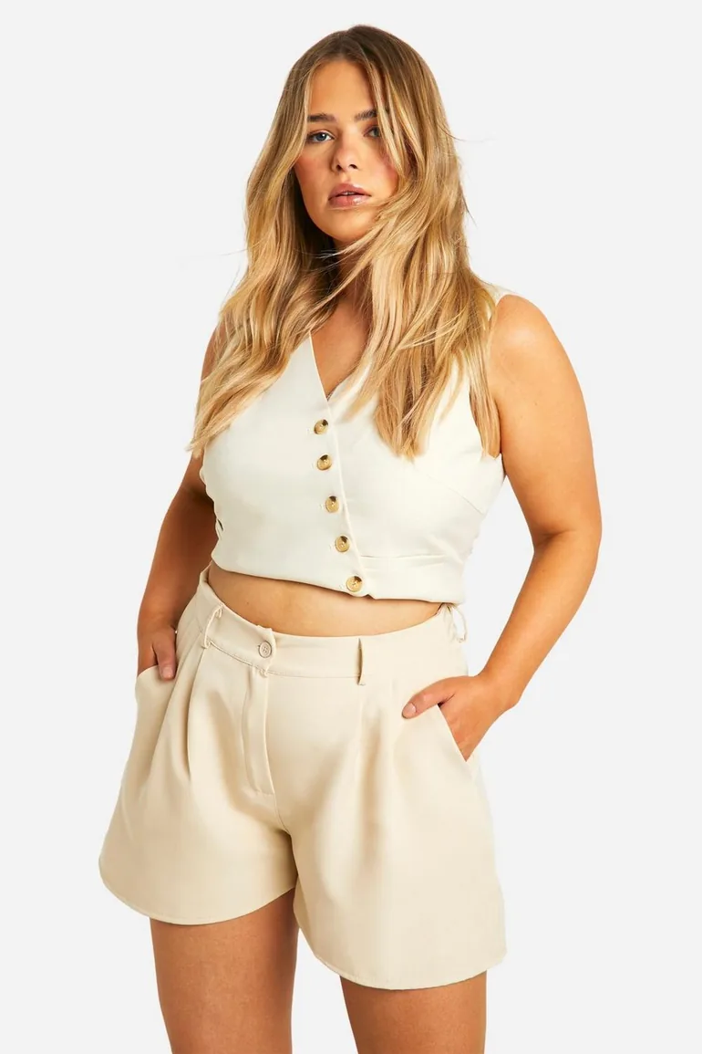 Plus Woven Tailored Split Hem Detail Short