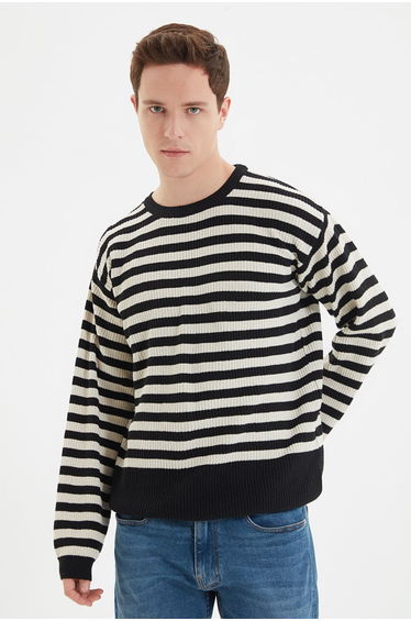 Sweater - Black - Oversize