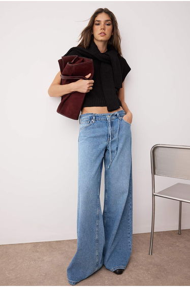 Black Crop Crew Neck Sweater