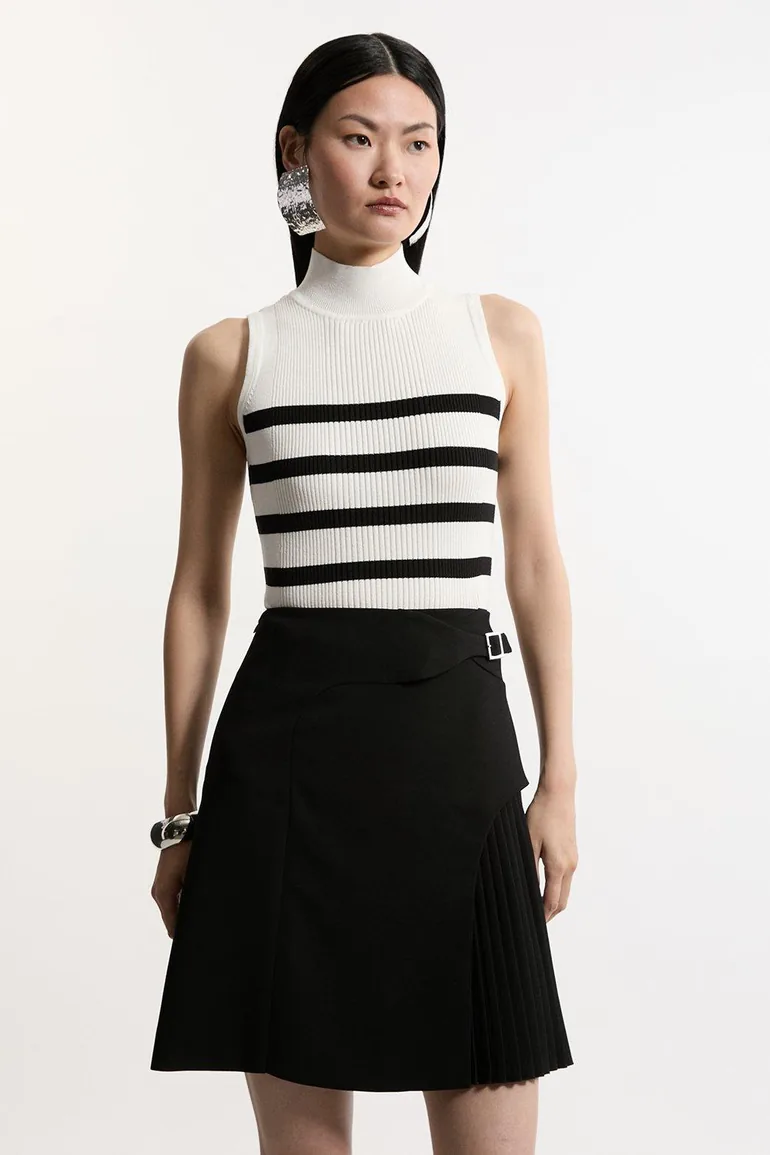Buckle Detail Pleated Mini Skirt - 2