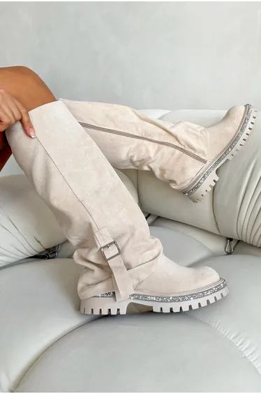 بوت باللون البيج