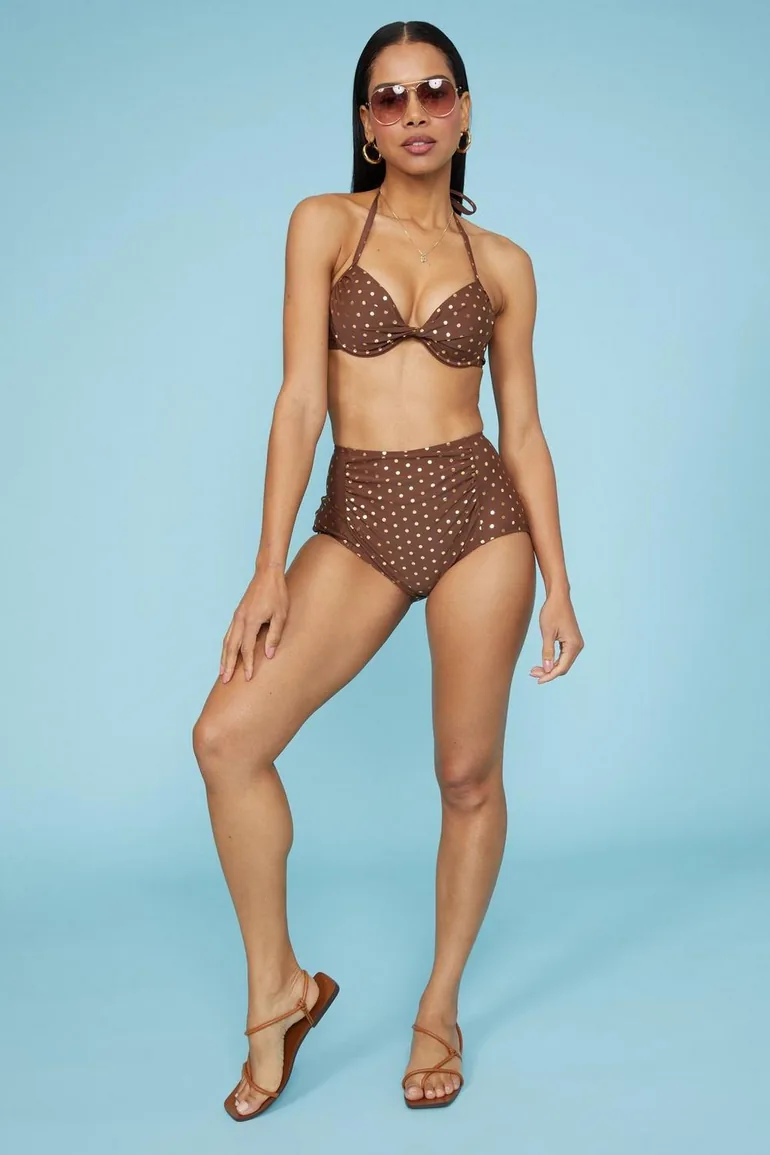 توب بكيني بطبعة منقطة لامعة