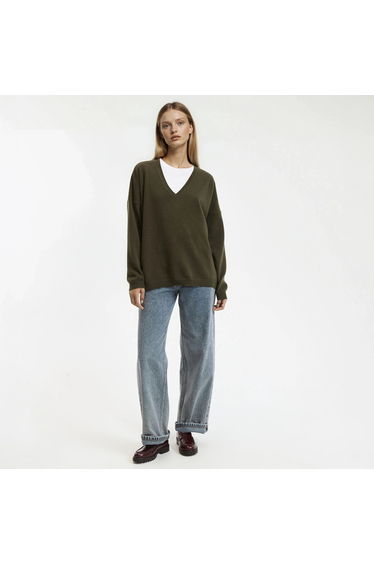 V-Neck Jumper/Sweater with Loose Fit in Fine Cashmere Knit