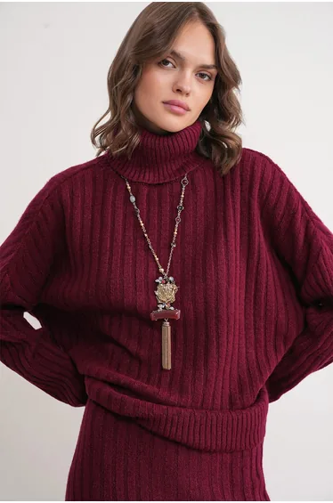 سويتر مضلع بتصميم واسع بياقة تيرتيل