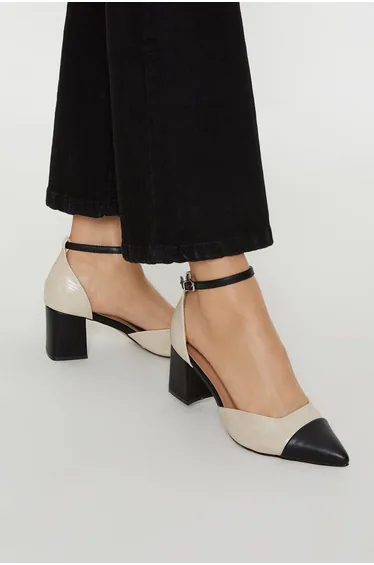 Wide Fit Dollis Pointed Two Part Toe Cap Courts