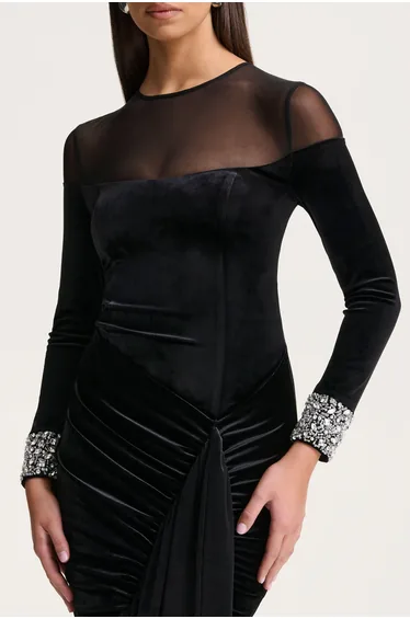 فستان كلوب ال لندن أسود مزين بالخرز بأكمام طويلة