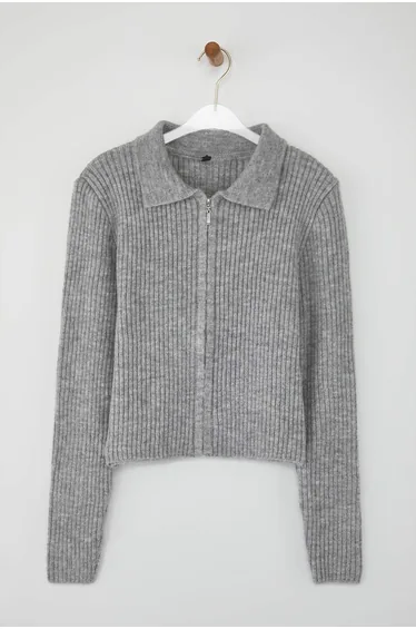 Wardrobe Essentials Gray Soft-Textured Zippered Knit Cardigan