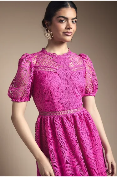 فستان ميدي دانتيل بأكمام منفوخة بحافة واسعة