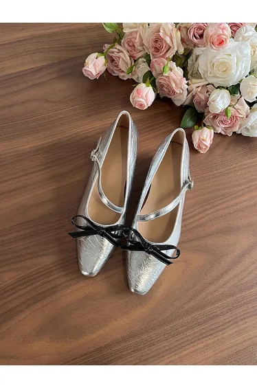 Women Silver Bow Detail Pointed Toe Shoes