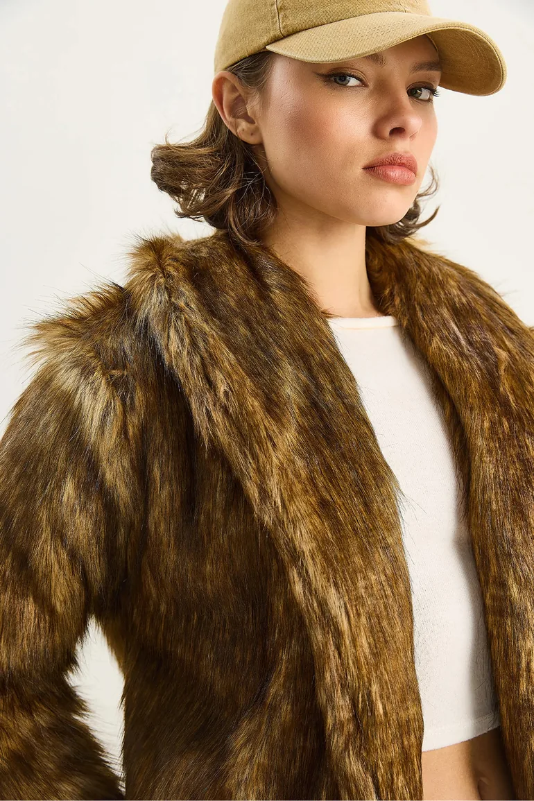 LUCCI Faux-Fur Coat - 5