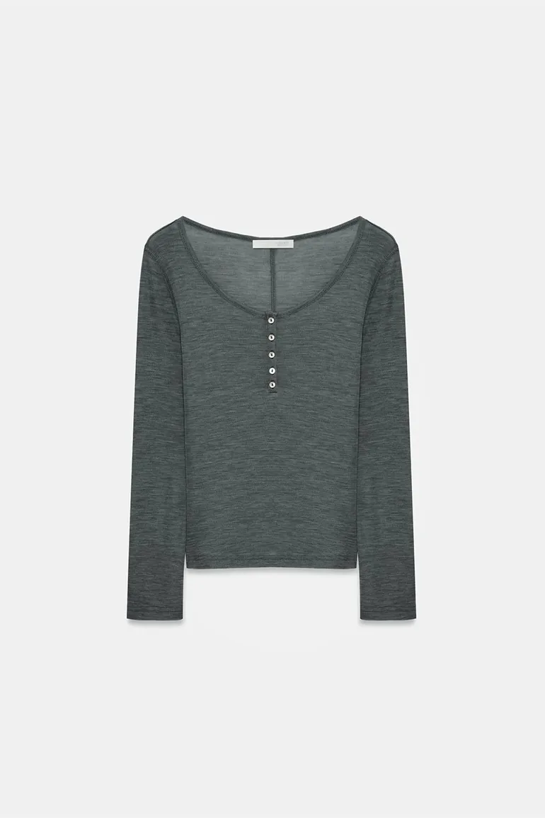 DILVIN Slim-Fit Wool Knit Blouse With Buttons - 4