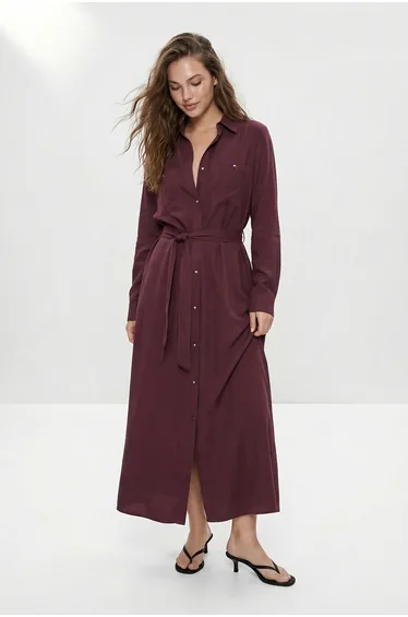 فستان ترينديول قميص أحمر ماكسي بقصة مستقيمة بأكمام طويلة