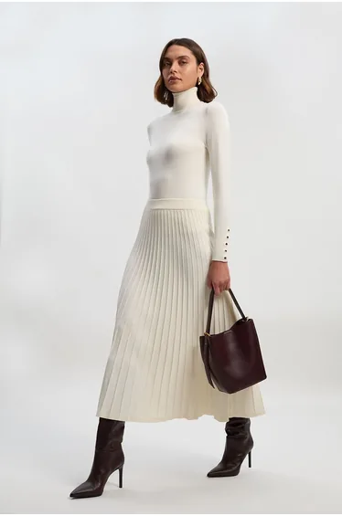 سترة كارين ميلين بلون كريمي محبوك بأكمام طويلة