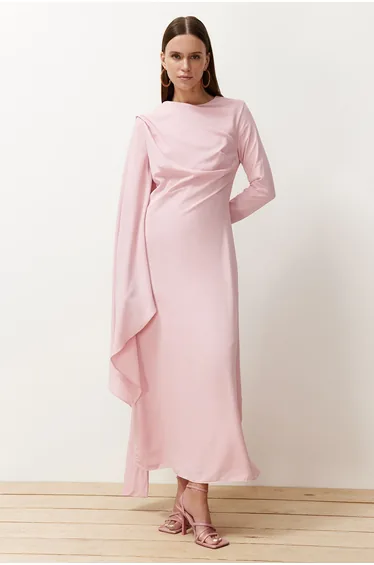 فستان سهرة بتفصيلة شال