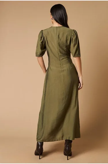 فستان ميداكسي بصدر مزموم بأكمام منفوخة